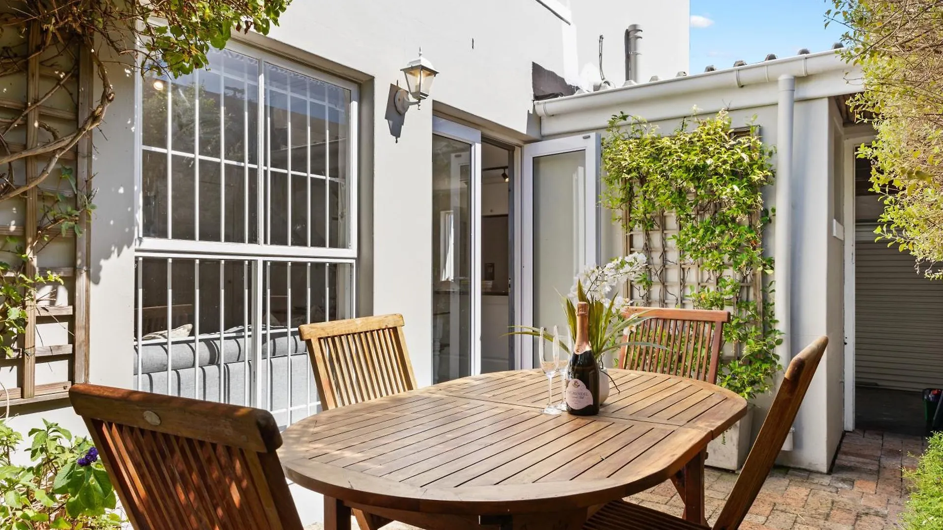 Cosy Home In Claremont Cape Town